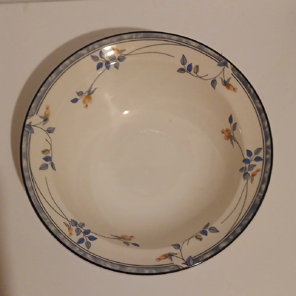 Noritake Keltcraft Ireland Blue and Cream Floral Bowl